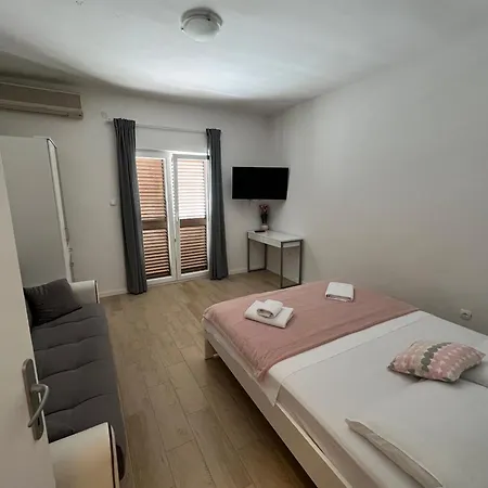 Solis Apartment *